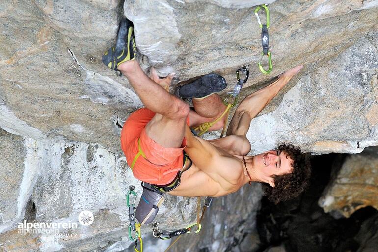 Adam Ondra při nacvičování nejtěžší cesty na světě I Alpenverein OEAV.CZ Adam Ondra při nacvičování nejtěžší cesty na světě I Alpenverein OEAV.CZ