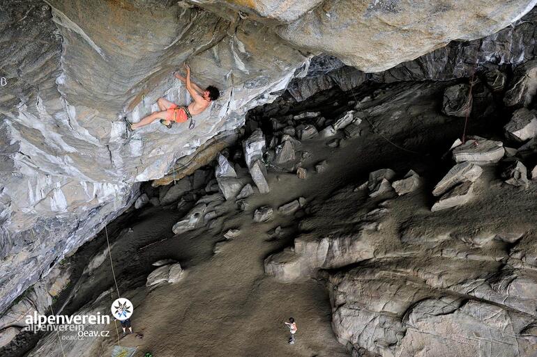 Adam Ondra při nacvičování nejtěžší cesty na světě I Alpenverein OEAV.CZ Adam Ondra při nacvičování nejtěžší cesty na světě I Alpenverein OEAV.CZ