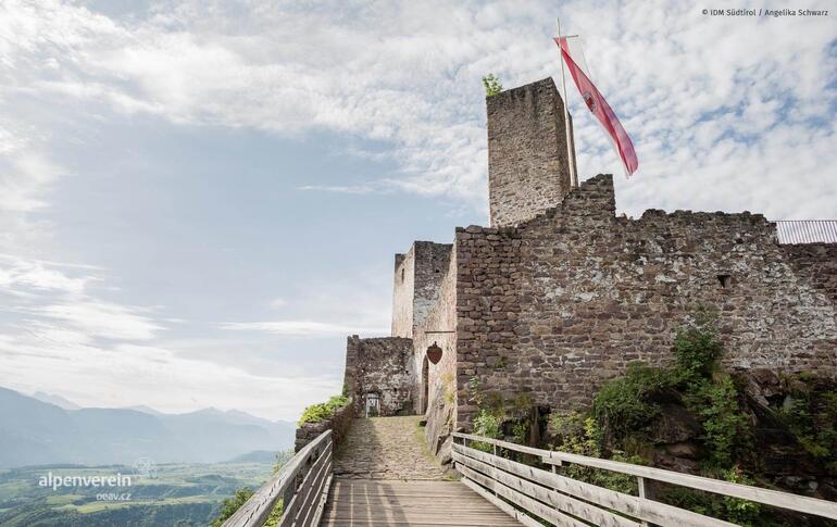 Alpenverein OEAV.CZ Tyrolsko, Víno, hrady, architektura